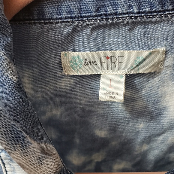 LOVE FIRE BLEACHED ROUND HEM JEAN TOP - Picture 4 of 8